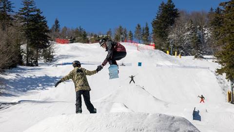 Spring skiing on Snowshoe Mountain